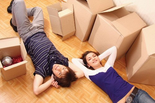 Efficient loading of heavy furniture into a move van